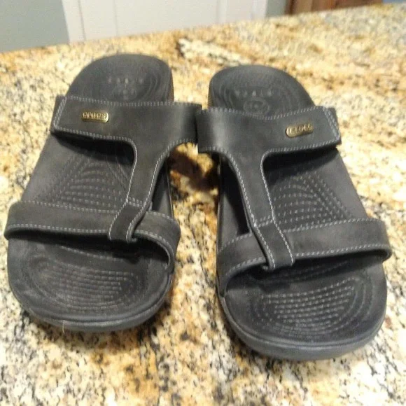 crocs ella comfort path flip